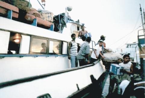 Photo: Unloading a ship in Bluefields harbor